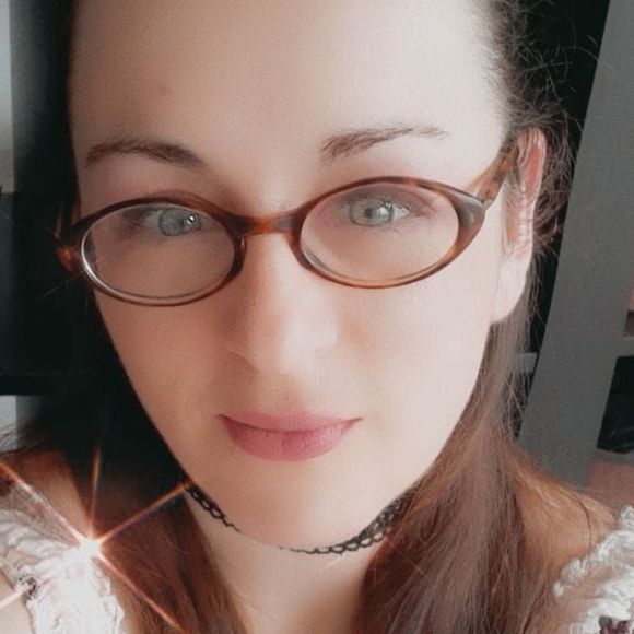 Meet your Posher, Sarah - Picture 1 of 1